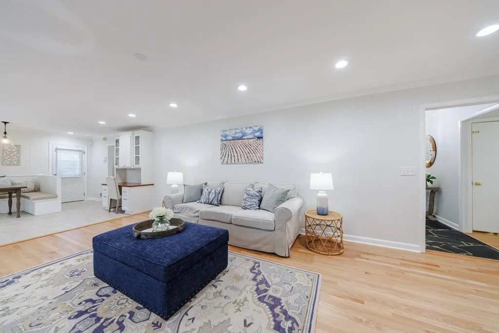 380 Montevallo Drive, Atlanta, Georgia 30342, 4 Bedrooms Bedrooms, ,3 BathroomsBathrooms,Residential,Sold,380 Montevallo Drive,7380364