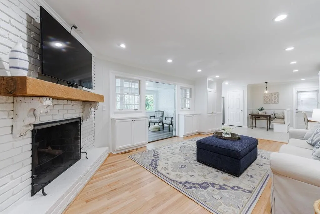 380 Montevallo Drive, Atlanta, Georgia 30342, 4 Bedrooms Bedrooms, ,3 BathroomsBathrooms,Residential,Sold,380 Montevallo Drive,7380364