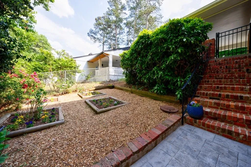 380 Montevallo Drive, Atlanta, Georgia 30342, 4 Bedrooms Bedrooms, ,3 BathroomsBathrooms,Residential,Sold,380 Montevallo Drive,7380364