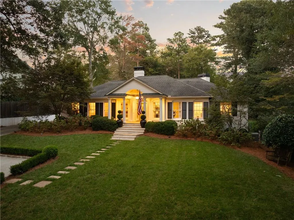 4045 Northside Drive Nw, Atlanta, Georgia 30342, 3 Bedrooms Bedrooms, ,4 BathroomsBathrooms,Residential,For Sale,4045 Northside Drive Nw,7656457
