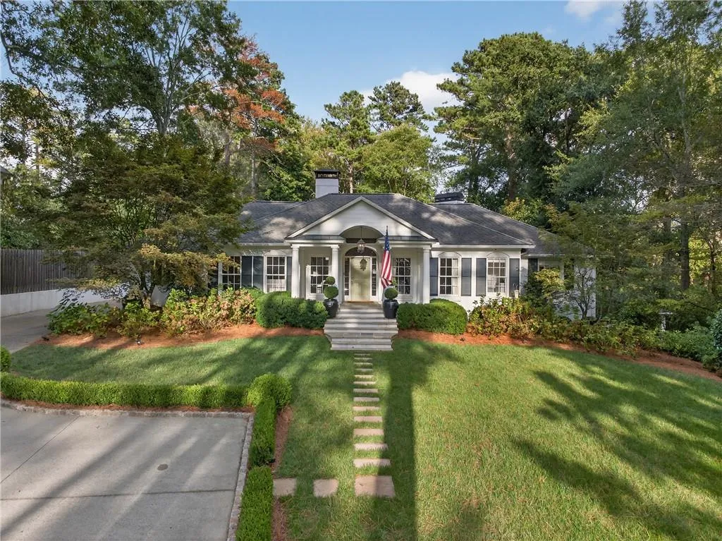 4045 Northside Drive Nw, Atlanta, Georgia 30342, 3 Bedrooms Bedrooms, ,4 BathroomsBathrooms,Residential,For Sale,4045 Northside Drive Nw,7656457
