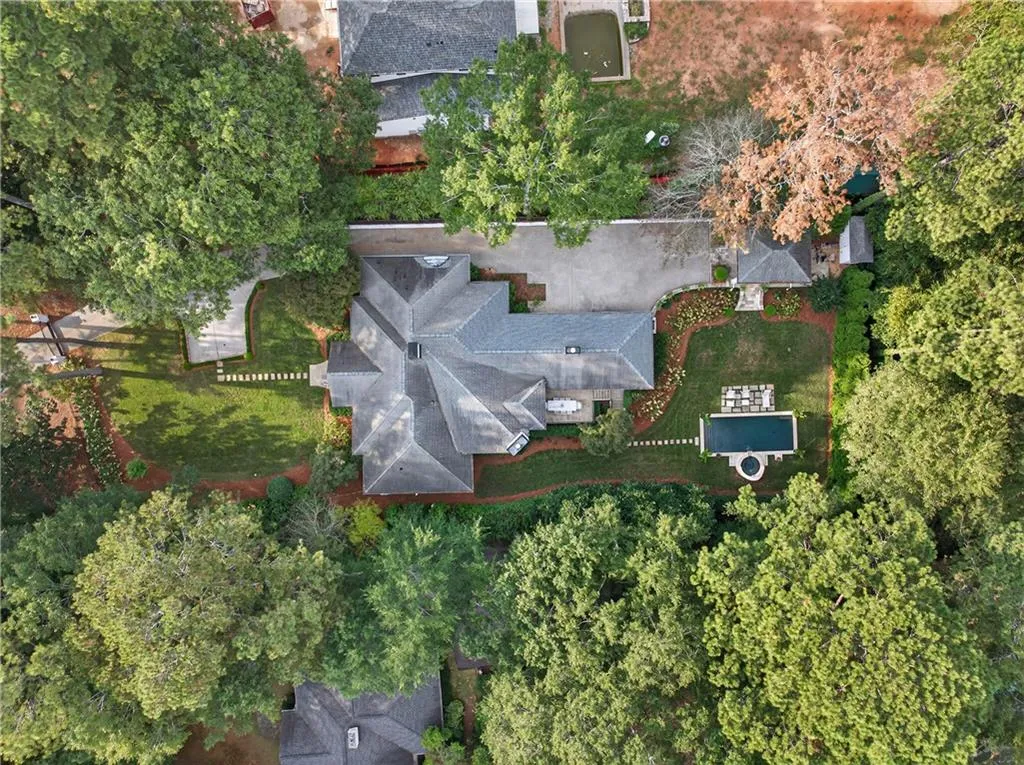 4045 Northside Drive Nw, Atlanta, Georgia 30342, 3 Bedrooms Bedrooms, ,4 BathroomsBathrooms,Residential,For Sale,4045 Northside Drive Nw,7656457