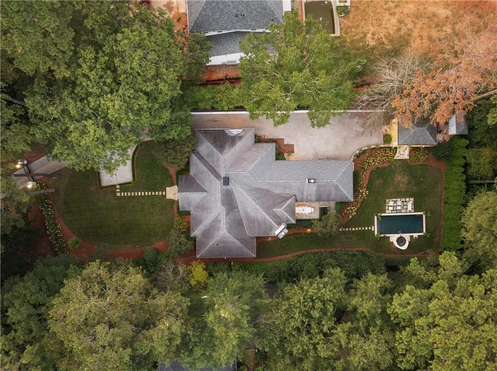 4045 Northside Drive Nw, Atlanta, Georgia 30342, 3 Bedrooms Bedrooms, ,4 BathroomsBathrooms,Residential,For Sale,4045 Northside Drive Nw,7656457