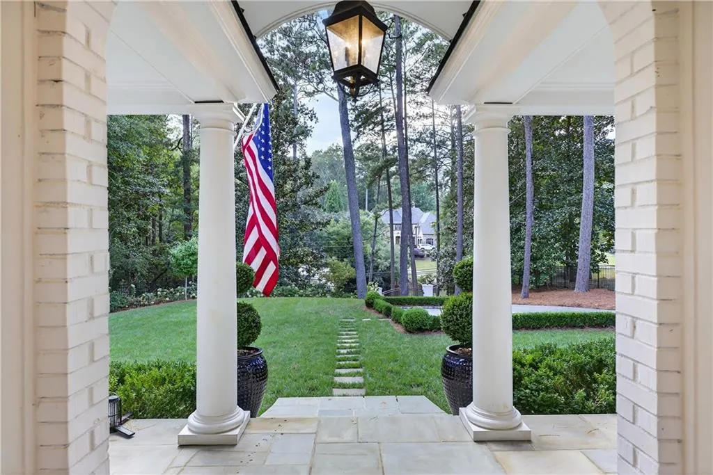 4045 Northside Drive Nw, Atlanta, Georgia 30342, 3 Bedrooms Bedrooms, ,4 BathroomsBathrooms,Residential,For Sale,4045 Northside Drive Nw,7656457