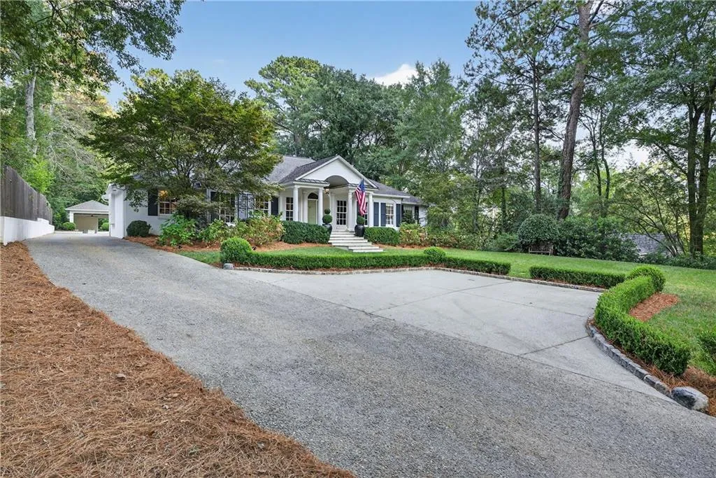 4045 Northside Drive Nw, Atlanta, Georgia 30342, 3 Bedrooms Bedrooms, ,4 BathroomsBathrooms,Residential,For Sale,4045 Northside Drive Nw,7656457