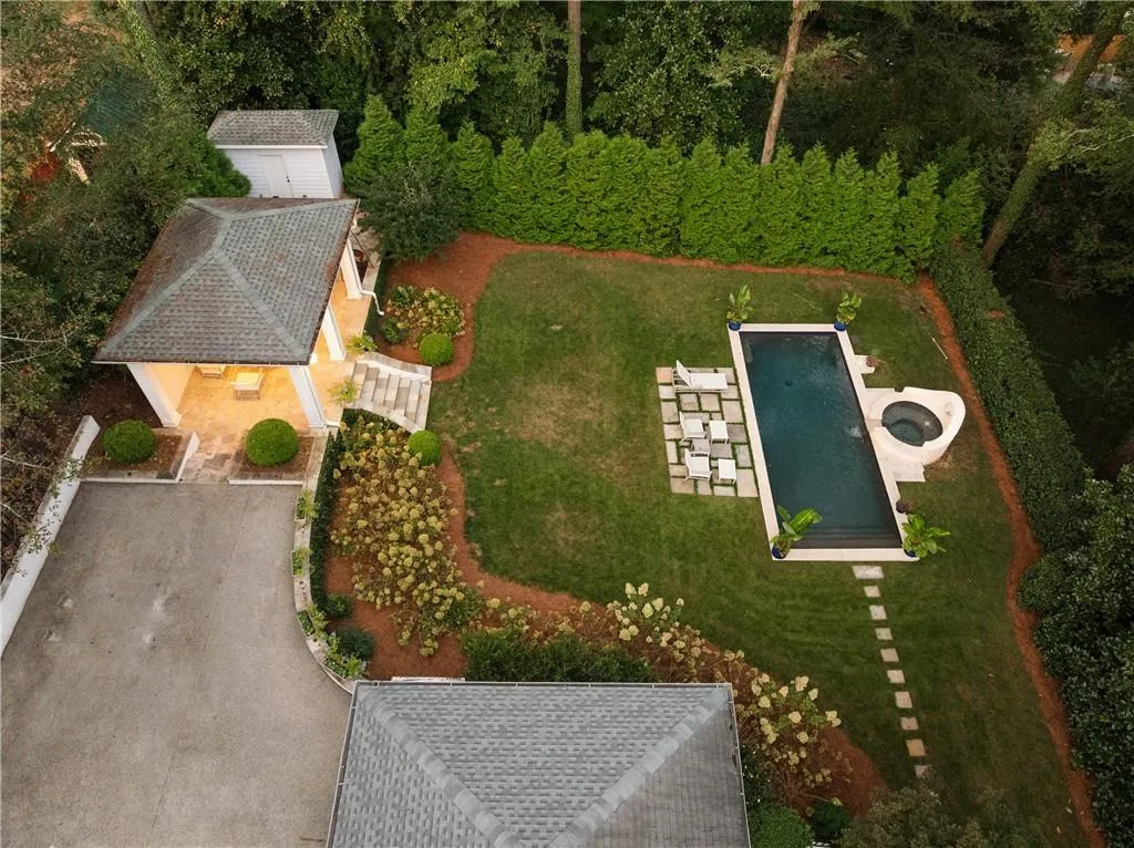 4045 Northside Drive Nw, Atlanta, Georgia 30342, 3 Bedrooms Bedrooms, ,4 BathroomsBathrooms,Residential,For Sale,4045 Northside Drive Nw,7656457