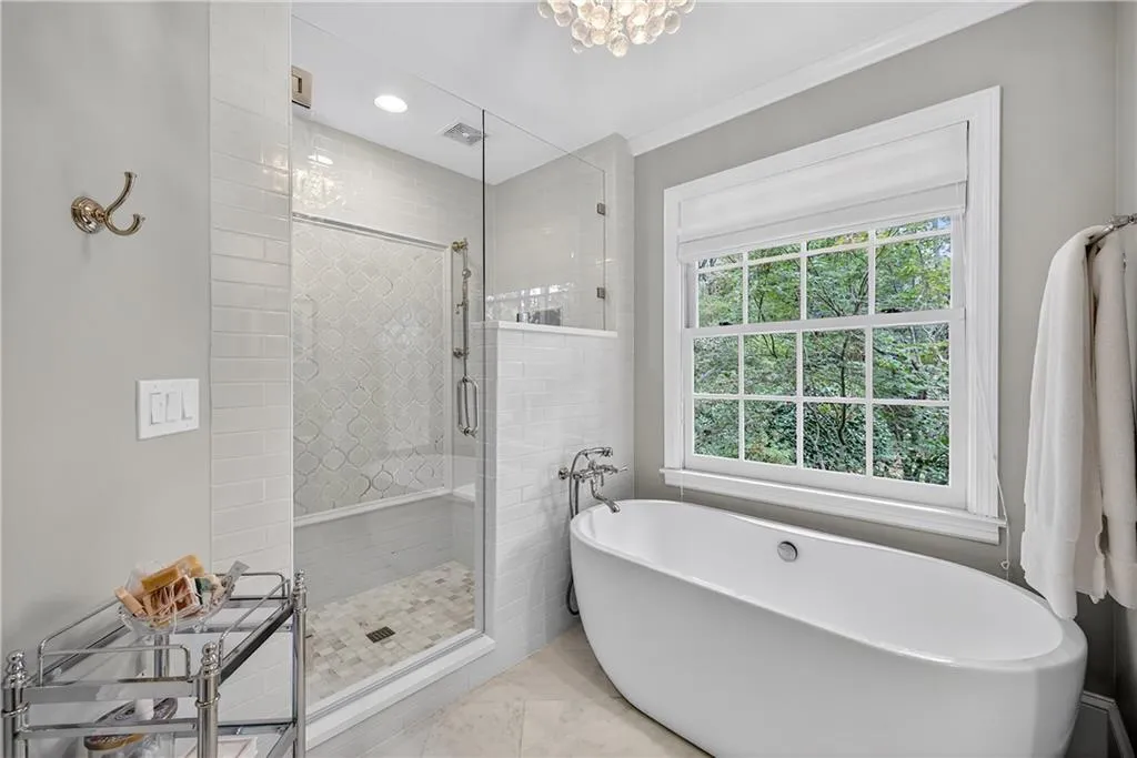 4045 Northside Drive Nw, Atlanta, Georgia 30342, 3 Bedrooms Bedrooms, ,4 BathroomsBathrooms,Residential,For Sale,4045 Northside Drive Nw,7656457