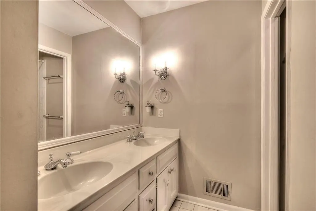 7675 Nesbit Ferry Road, Sandy Springs, Georgia 30350, 4 Bedrooms Bedrooms, ,2 BathroomsBathrooms,Residential,Sold,7675 Nesbit Ferry Road,6780417