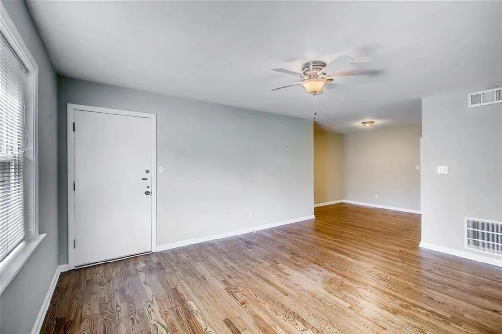 3510 Roswell Road Nw Unit A3, Atlanta, Georgia 30305, 2 Bedrooms Bedrooms, ,2 BathroomsBathrooms,Residential,Sold,3510 Roswell Road Nw Unit A3,6039522