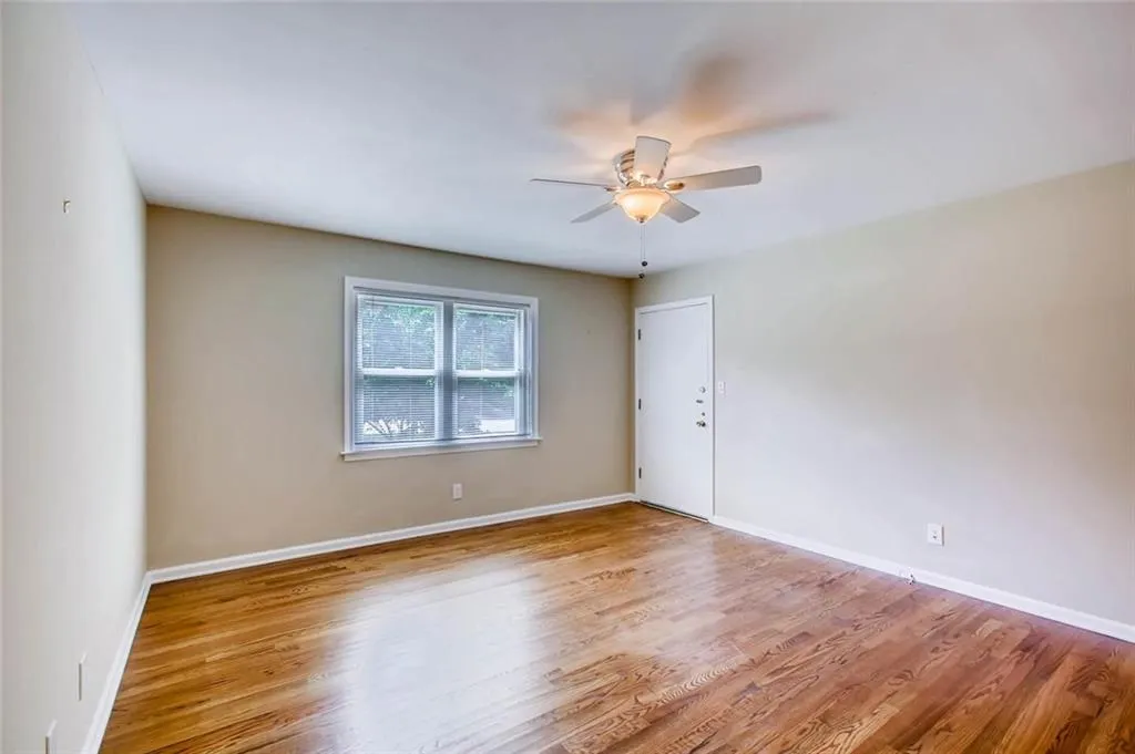 3510 Roswell Road Nw Unit A3, Atlanta, Georgia 30305, 2 Bedrooms Bedrooms, ,2 BathroomsBathrooms,Residential,Sold,3510 Roswell Road Nw Unit A3,6039522