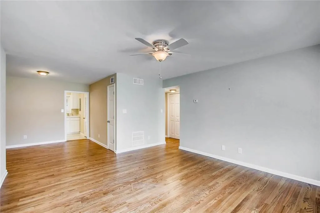 3510 Roswell Road Nw Unit A3, Atlanta, Georgia 30305, 2 Bedrooms Bedrooms, ,2 BathroomsBathrooms,Residential,Sold,3510 Roswell Road Nw Unit A3,6039522