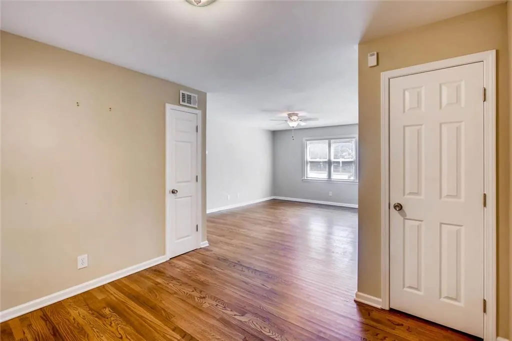 3510 Roswell Road Nw Unit A3, Atlanta, Georgia 30305, 2 Bedrooms Bedrooms, ,2 BathroomsBathrooms,Residential,Sold,3510 Roswell Road Nw Unit A3,6039522