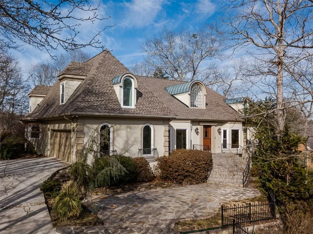 2895 Coles Way, Sandy Springs, Georgia 30350, 5 Bedrooms Bedrooms, ,4 BathroomsBathrooms,Residential,Sold,2895 Coles Way,6824630