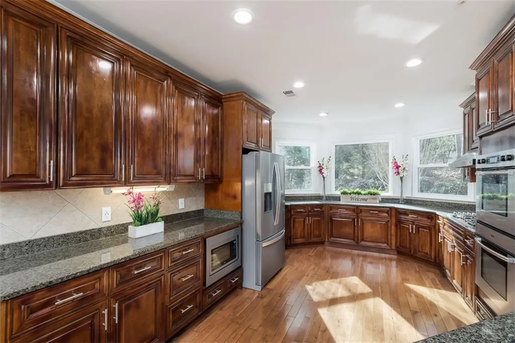 2895 Coles Way, Sandy Springs, Georgia 30350, 5 Bedrooms Bedrooms, ,4 BathroomsBathrooms,Residential,Sold,2895 Coles Way,6824630