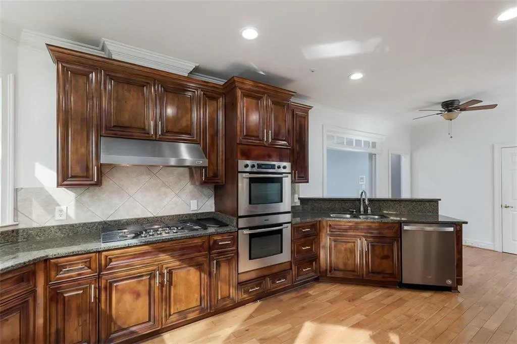 2895 Coles Way, Sandy Springs, Georgia 30350, 5 Bedrooms Bedrooms, ,4 BathroomsBathrooms,Residential,Sold,2895 Coles Way,6824630