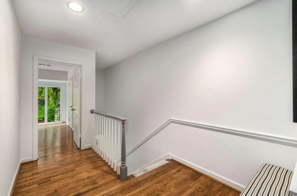 69 Willow Glen Ne, Sandy Springs, Georgia 30342, 4 Bedrooms Bedrooms, ,3 BathroomsBathrooms,Residential,Sold,69 Willow Glen Ne,7365991