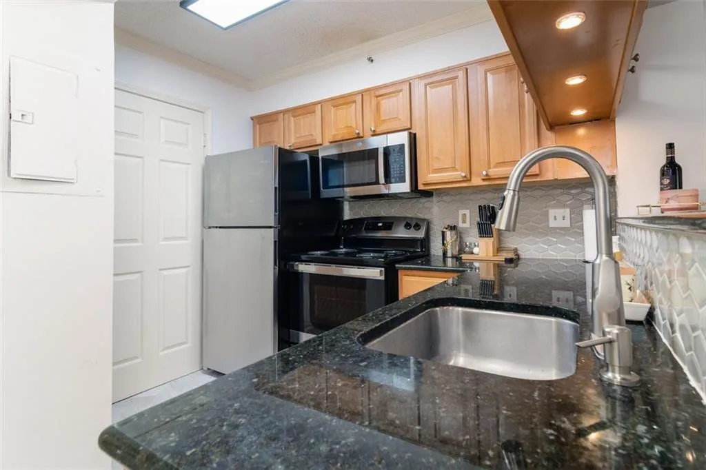 795 Hammond Drive Unit 407, Sandy Springs, Georgia 30328, 2 Bedrooms Bedrooms, ,2 BathroomsBathrooms,Residential,Sold,795 Hammond Drive Unit 407,7544163