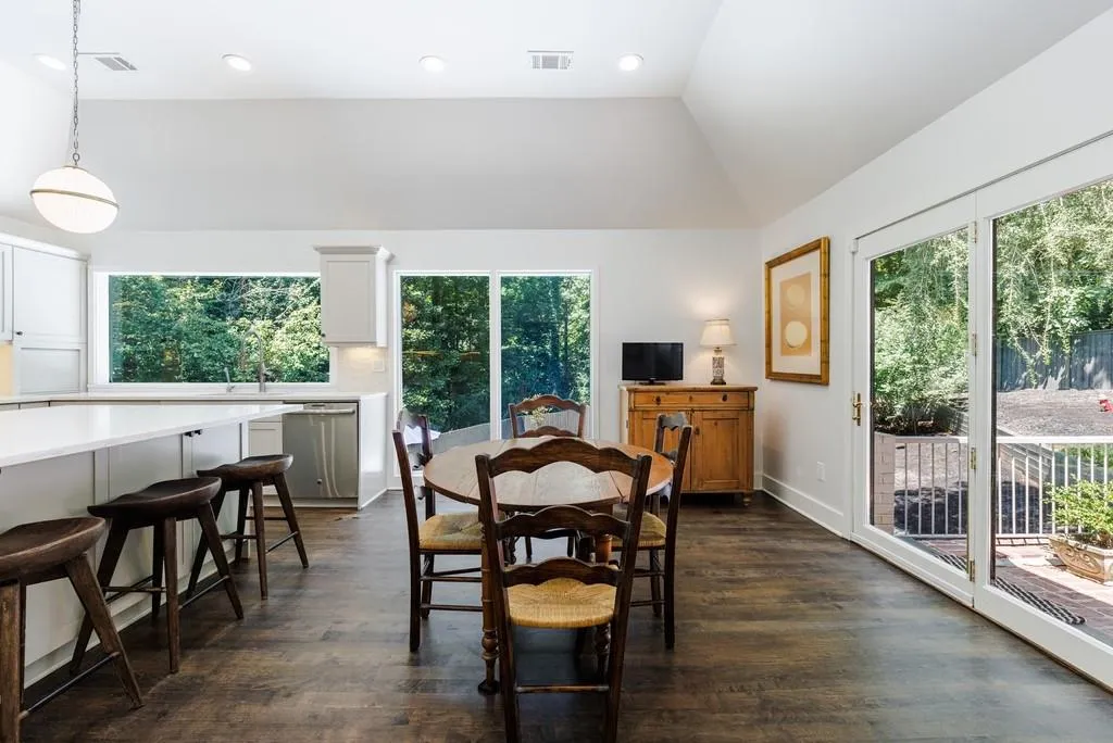 5530 W Idlewood Lane, Atlanta, Georgia 30327, 5 Bedrooms Bedrooms, ,3 BathroomsBathrooms,Residential,Sold,5530 W Idlewood Lane,7447666 5530 W Idlewood Lane, Atlanta, Georgia 30327, 5 Bedrooms Bedrooms, ,3 BathroomsBathrooms,Residential,Sold,5530 W Idlewood Lane,7447666