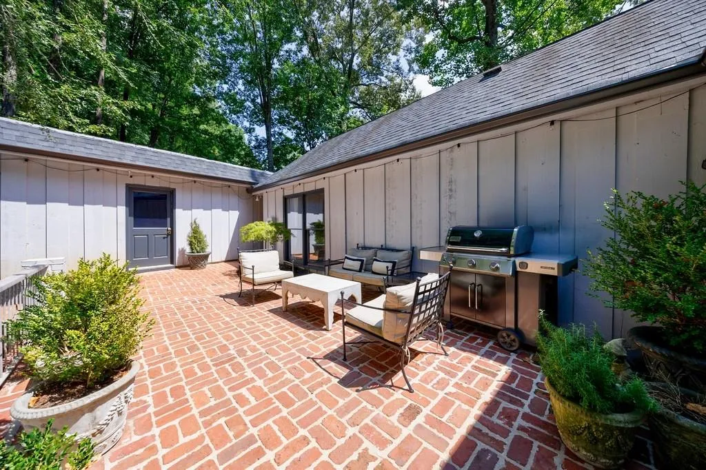 5530 W Idlewood Lane, Atlanta, Georgia 30327, 5 Bedrooms Bedrooms, ,3 BathroomsBathrooms,Residential,Sold,5530 W Idlewood Lane,7447666 5530 W Idlewood Lane, Atlanta, Georgia 30327, 5 Bedrooms Bedrooms, ,3 BathroomsBathrooms,Residential,Sold,5530 W Idlewood Lane,7447666