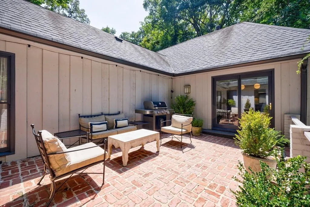 5530 W Idlewood Lane, Atlanta, Georgia 30327, 5 Bedrooms Bedrooms, ,3 BathroomsBathrooms,Residential,Sold,5530 W Idlewood Lane,7447666 5530 W Idlewood Lane, Atlanta, Georgia 30327, 5 Bedrooms Bedrooms, ,3 BathroomsBathrooms,Residential,Sold,5530 W Idlewood Lane,7447666