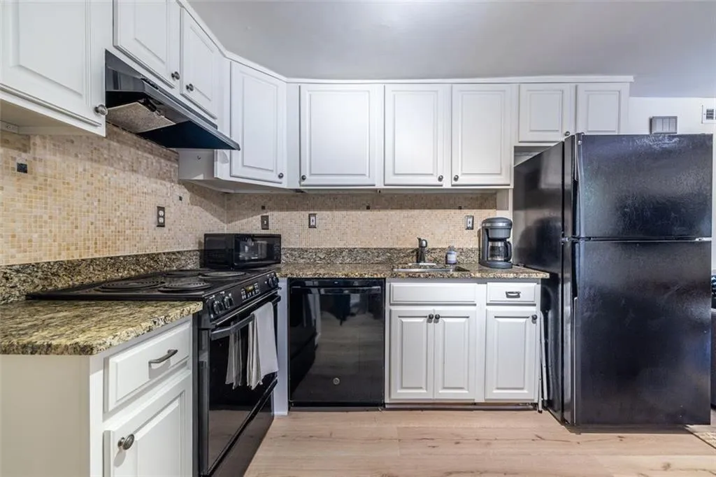 323 8th St Ne Unit 9, Atlanta, Georgia 30309, 1 Bedroom Bedrooms, ,1 BathroomBathrooms,Residential,For Sale,323 8th St Ne Unit 9,7613201