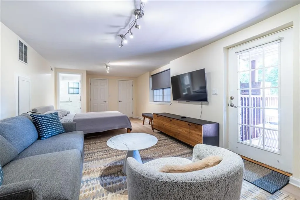 323 8th St Ne Unit 9, Atlanta, Georgia 30309, 1 Bedroom Bedrooms, ,1 BathroomBathrooms,Residential,For Sale,323 8th St Ne Unit 9,7613201
