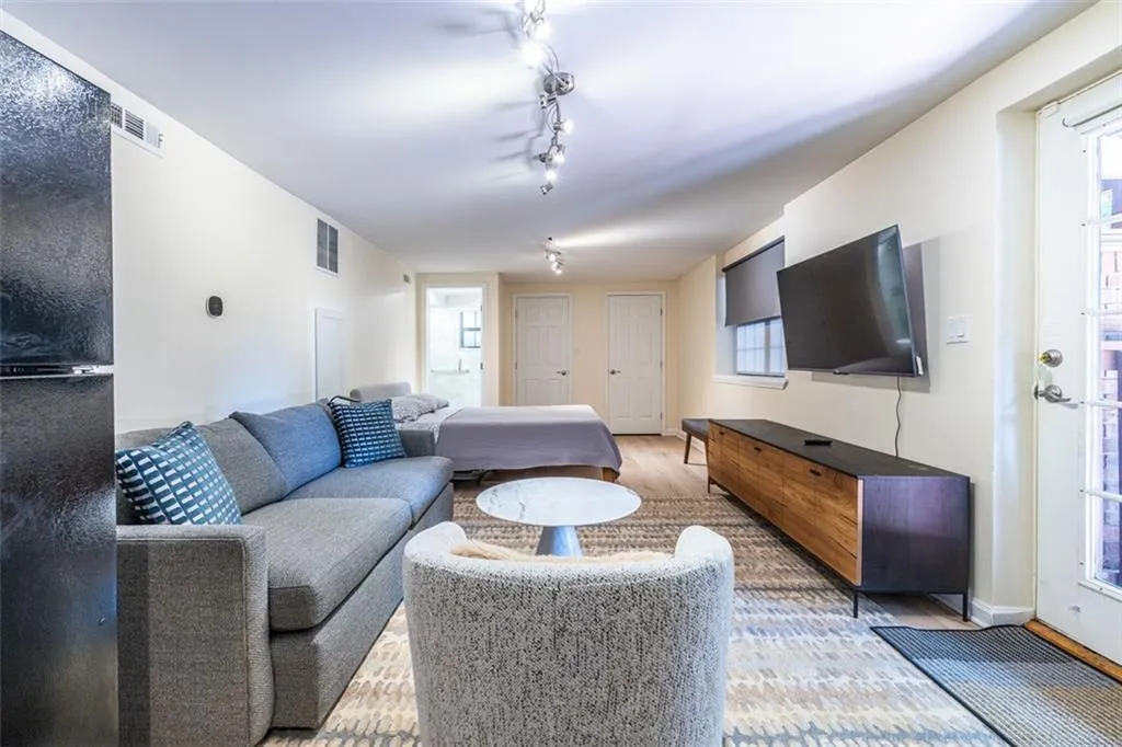 323 8th St Ne Unit 9, Atlanta, Georgia 30309, 1 Bedroom Bedrooms, ,1 BathroomBathrooms,Residential,For Sale,323 8th St Ne Unit 9,7613201