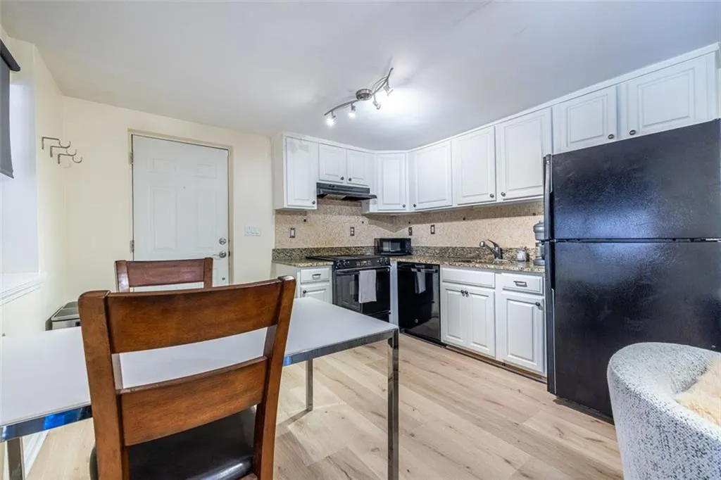 323 8th St Ne Unit 9, Atlanta, Georgia 30309, 1 Bedroom Bedrooms, ,1 BathroomBathrooms,Residential,For Sale,323 8th St Ne Unit 9,7613201