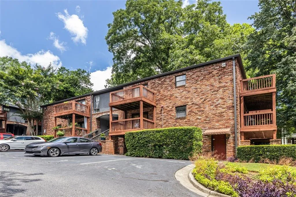 323 8th St Ne Unit 9, Atlanta, Georgia 30309, 1 Bedroom Bedrooms, ,1 BathroomBathrooms,Residential,For Sale,323 8th St Ne Unit 9,7613201