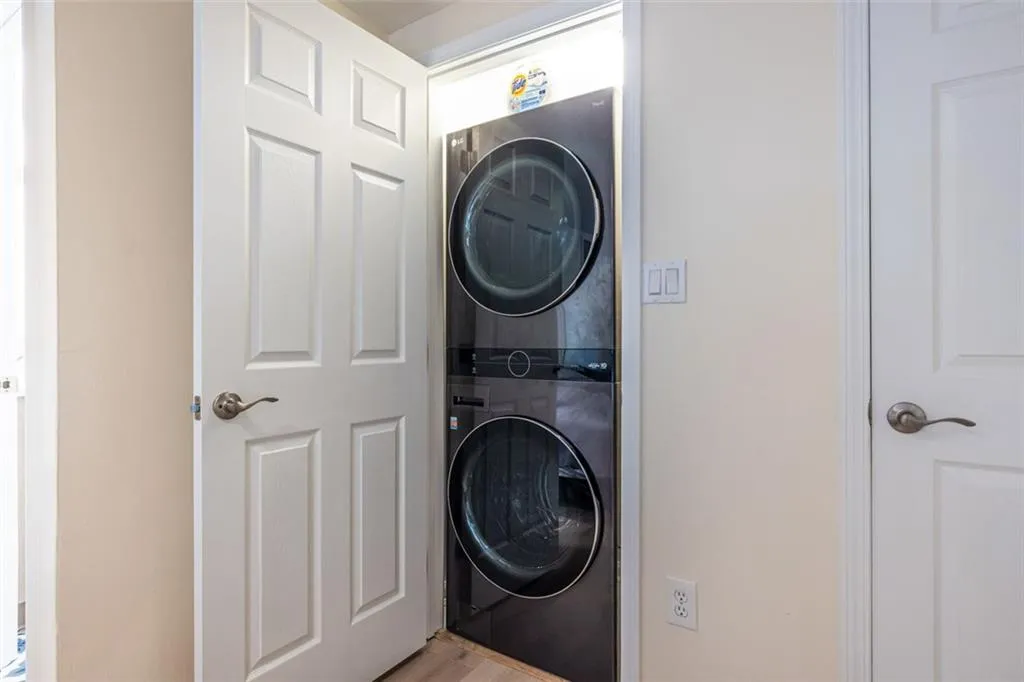 323 8th St Ne Unit 9, Atlanta, Georgia 30309, 1 Bedroom Bedrooms, ,1 BathroomBathrooms,Residential,For Sale,323 8th St Ne Unit 9,7613201