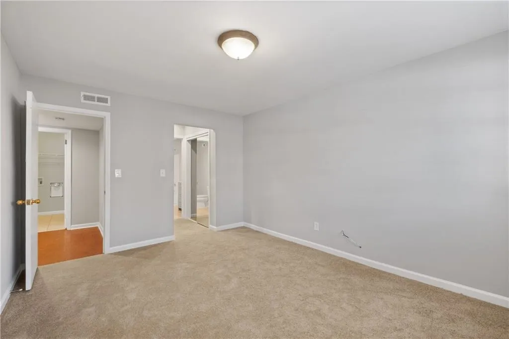 6520 Roswell Road Unit 30, Atlanta, Georgia 30328, 2 Bedrooms Bedrooms, ,2 BathroomsBathrooms,Residential,Sold,6520 Roswell Road Unit 30,7021947
