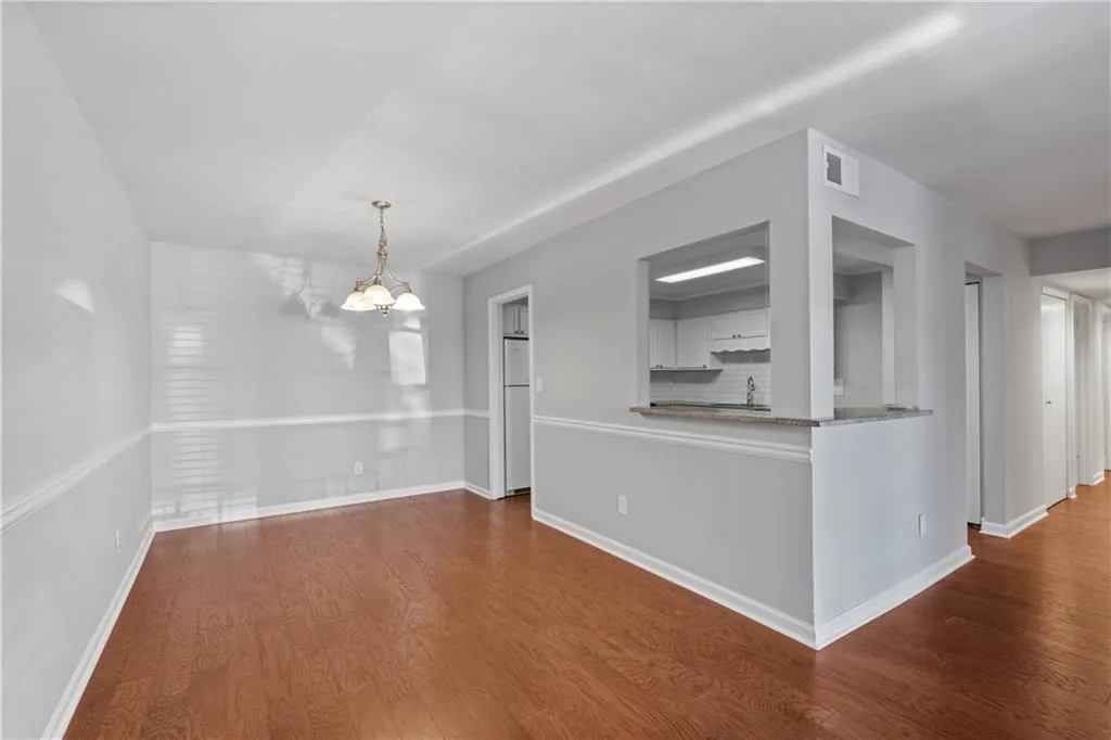 6520 Roswell Road Unit 30, Atlanta, Georgia 30328, 2 Bedrooms Bedrooms, ,2 BathroomsBathrooms,Residential,Sold,6520 Roswell Road Unit 30,7021947