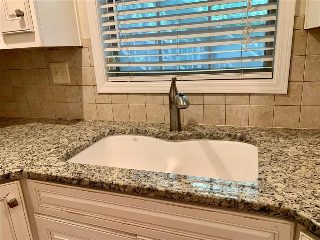 308 Natchez Trace Unit 308, Sandy Springs, Georgia 30350, 2 Bedrooms Bedrooms, ,1 BathroomBathrooms,Residential,Sold,308 Natchez Trace Unit 308,6927024