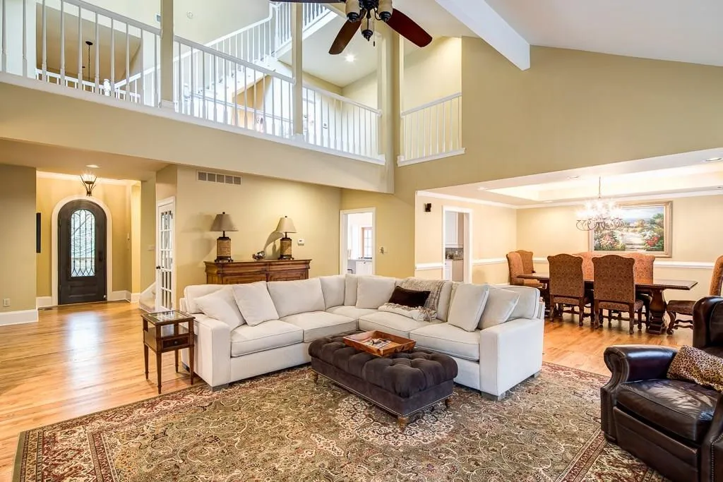 3270 Spalding Drive, Sandy Springs, Georgia 30350, 5 Bedrooms Bedrooms, ,4 BathroomsBathrooms,Residential,Sold,3270 Spalding Drive,5810238