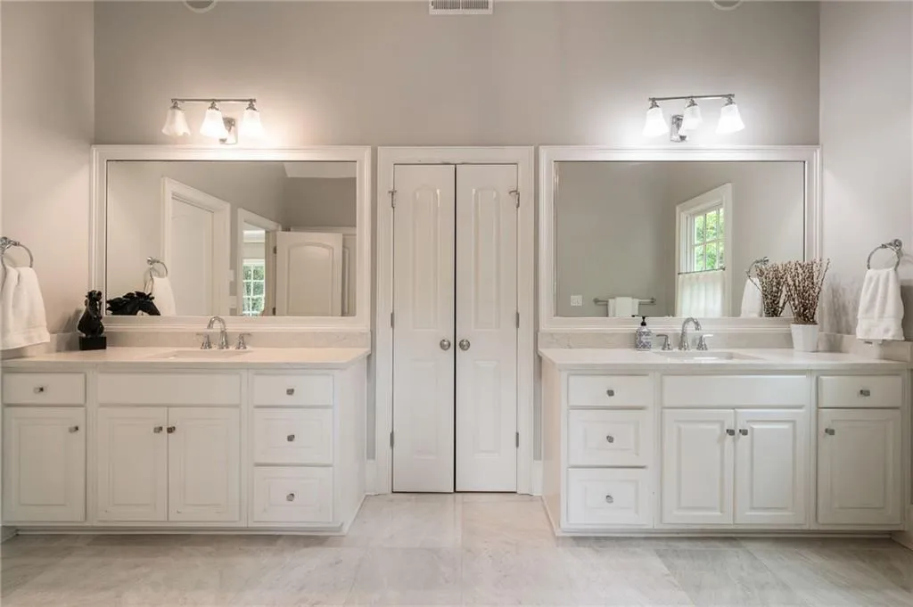 3894 Land O Lakes Drive Ne, Atlanta, Georgia 30342, 5 Bedrooms Bedrooms, ,4 BathroomsBathrooms,Residential,For Sale,3894 Land O Lakes Drive Ne,7668444