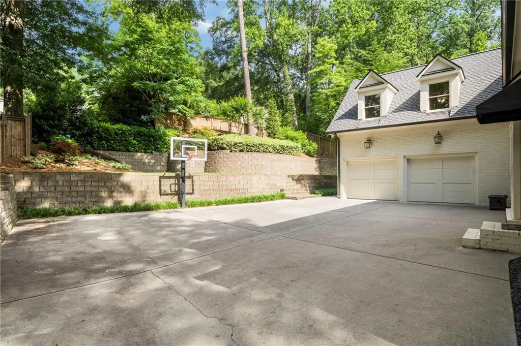3894 Land O Lakes Drive Ne, Atlanta, Georgia 30342, 5 Bedrooms Bedrooms, ,4 BathroomsBathrooms,Residential,For Sale,3894 Land O Lakes Drive Ne,7668444