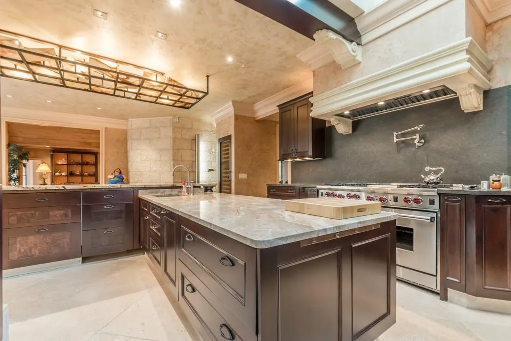 210 Riverland Court, Sandy Springs, Georgia 30350, 5 Bedrooms Bedrooms, ,4 BathroomsBathrooms,Residential,Sold,210 Riverland Court,6110203