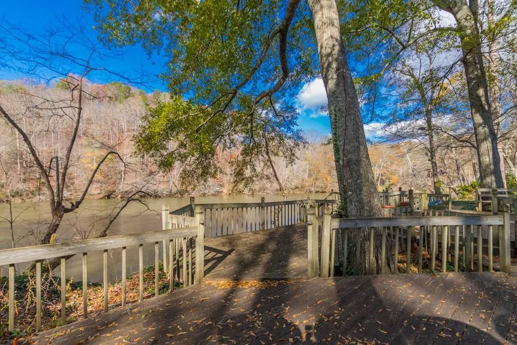 210 Riverland Court, Sandy Springs, Georgia 30350, 5 Bedrooms Bedrooms, ,4 BathroomsBathrooms,Residential,Sold,210 Riverland Court,6110203