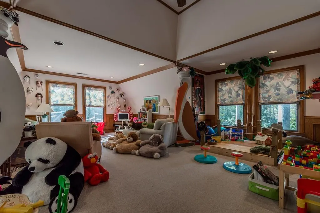 210 Riverland Court, Sandy Springs, Georgia 30350, 5 Bedrooms Bedrooms, ,4 BathroomsBathrooms,Residential,Sold,210 Riverland Court,6110203