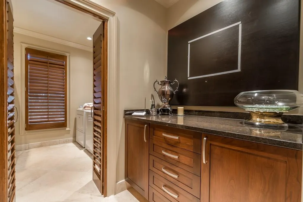 210 Riverland Court, Sandy Springs, Georgia 30350, 5 Bedrooms Bedrooms, ,4 BathroomsBathrooms,Residential,Sold,210 Riverland Court,6110203