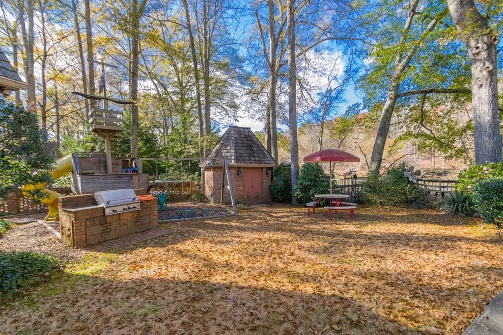 210 Riverland Court, Sandy Springs, Georgia 30350, 5 Bedrooms Bedrooms, ,4 BathroomsBathrooms,Residential,Sold,210 Riverland Court,6110203