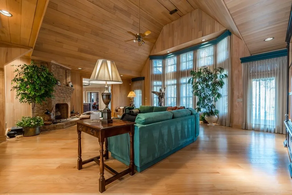 210 Riverland Court, Sandy Springs, Georgia 30350, 5 Bedrooms Bedrooms, ,4 BathroomsBathrooms,Residential,Sold,210 Riverland Court,6110203