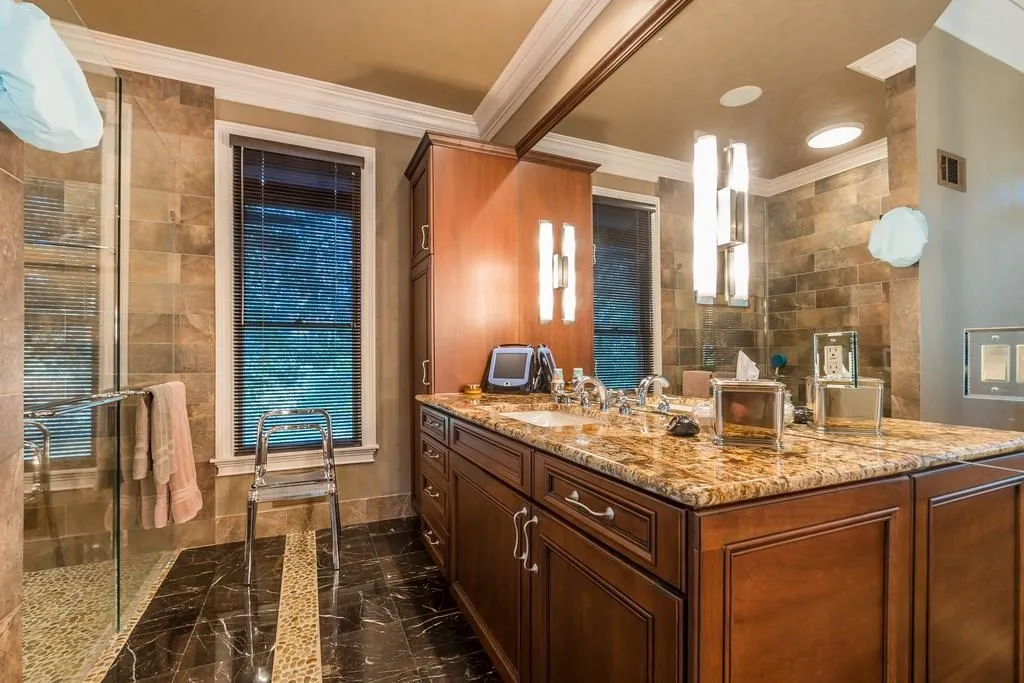 210 Riverland Court, Sandy Springs, Georgia 30350, 5 Bedrooms Bedrooms, ,4 BathroomsBathrooms,Residential,Sold,210 Riverland Court,6110203