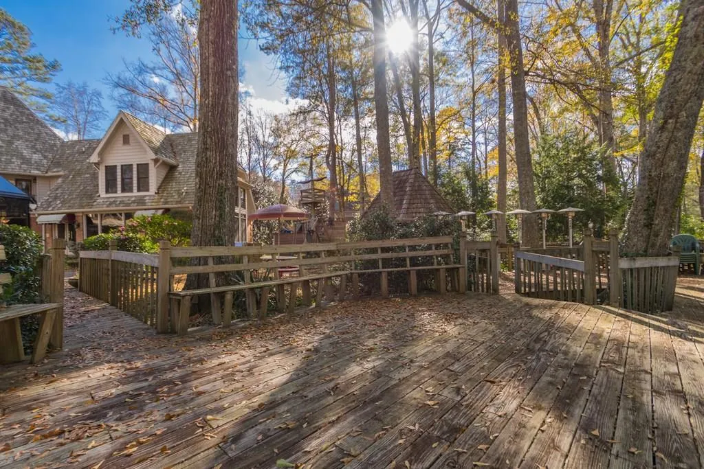 210 Riverland Court, Sandy Springs, Georgia 30350, 5 Bedrooms Bedrooms, ,4 BathroomsBathrooms,Residential,Sold,210 Riverland Court,6110203