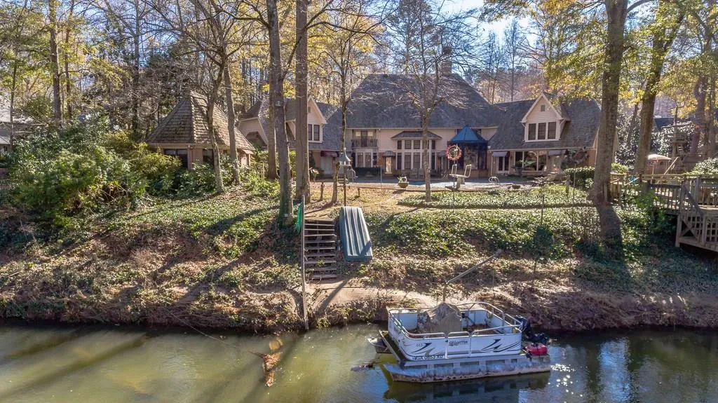 210 Riverland Court, Sandy Springs, Georgia 30350, 5 Bedrooms Bedrooms, ,4 BathroomsBathrooms,Residential,Sold,210 Riverland Court,6110203