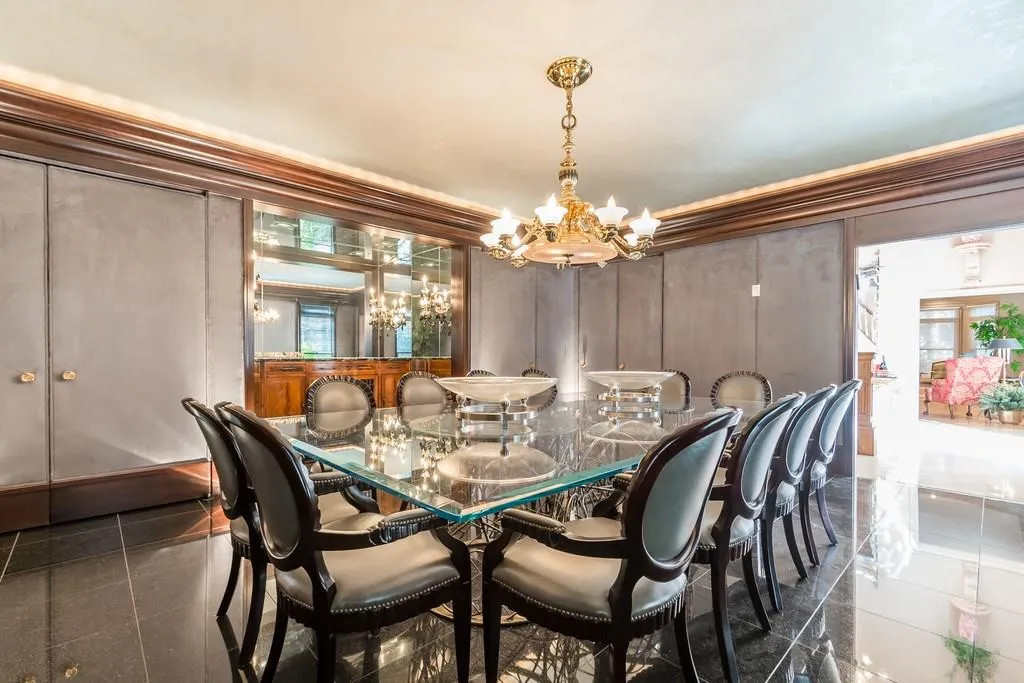 210 Riverland Court, Sandy Springs, Georgia 30350, 5 Bedrooms Bedrooms, ,4 BathroomsBathrooms,Residential,Sold,210 Riverland Court,6110203