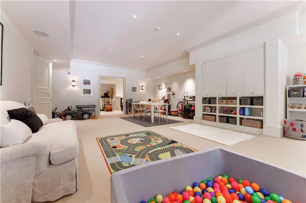 225 W Paces Ferry Road Nw, Atlanta, Georgia 30305, 5 Bedrooms Bedrooms, ,5 BathroomsBathrooms,Residential,For Sale,225 W Paces Ferry Road Nw,7654987