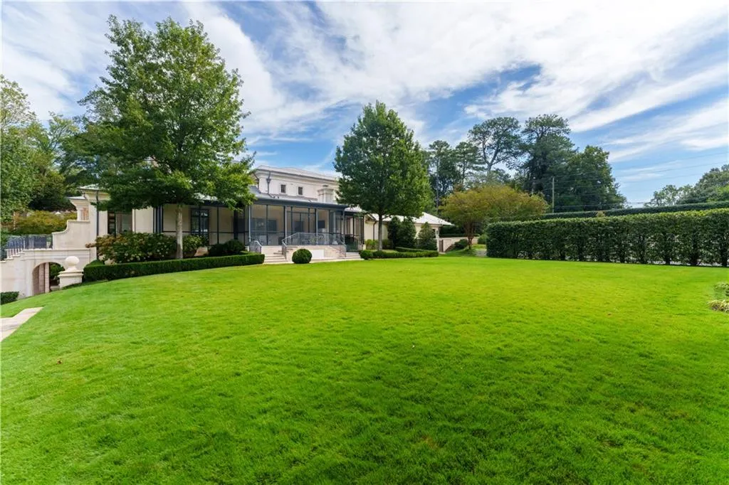 225 W Paces Ferry Road Nw, Atlanta, Georgia 30305, 5 Bedrooms Bedrooms, ,5 BathroomsBathrooms,Residential,For Sale,225 W Paces Ferry Road Nw,7654987