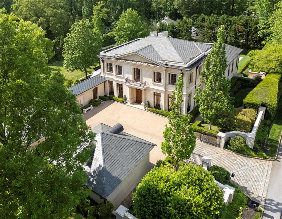 225 W Paces Ferry Road Nw, Atlanta, Georgia 30305, 5 Bedrooms Bedrooms, ,5 BathroomsBathrooms,Residential,For Sale,225 W Paces Ferry Road Nw,7654987