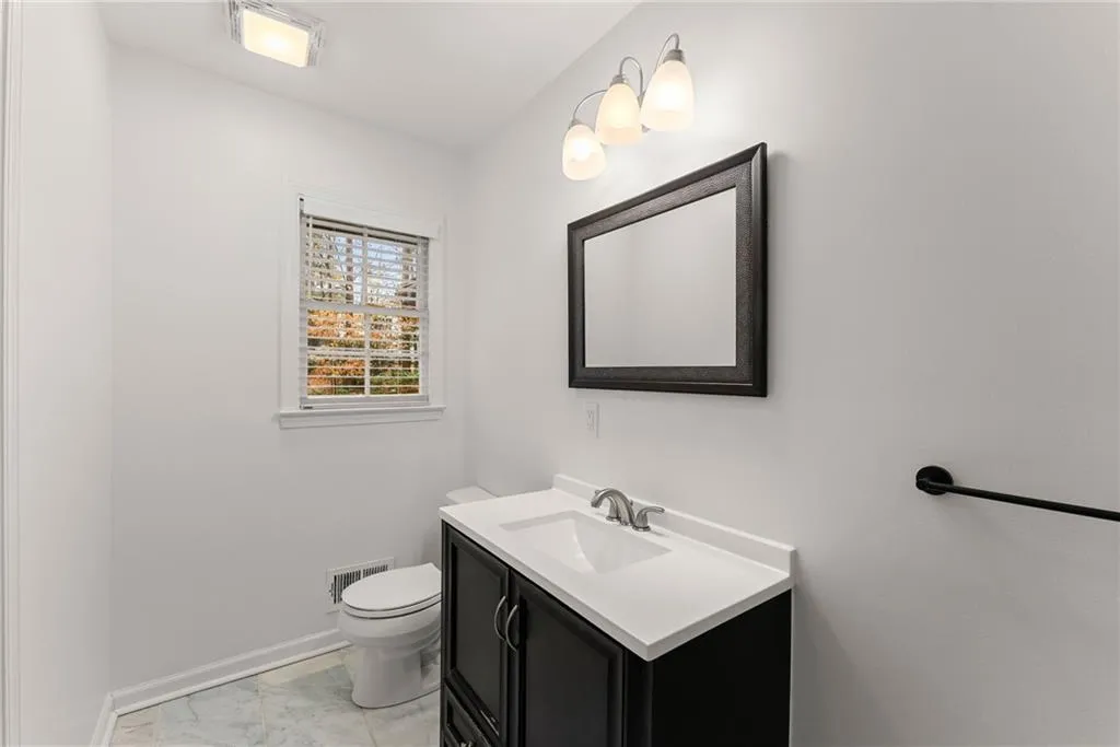 Ensuite Bath in Bedroom